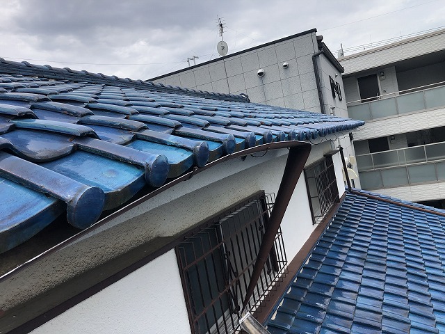 変形した雨樋